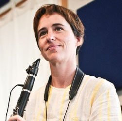 Joana Queiroz (Artista e Multi-instrumentista) - Depoimento para o case 'Tradução Autoral' da Lampejo Filmes.